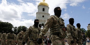 Благие намерения до Гааги доведут. Как политики подложили свинью украинским добровольцам