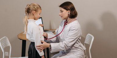 В Україні затвердили єдину форму медичної довідки для зарахування дитини до закладів освіти