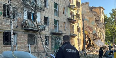 Нічний обстріл Києва: з-під завалів дістали тіла чоловіка і дружини, — поліція (фото)