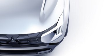 Outlander на мінімалках: недорогий сімейний кросовер Mitsubishi показали до прем'єри (фото)