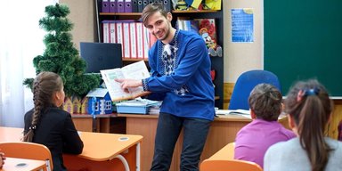 Украинские педагоги получат по 1500 гривен от государства на обучение: что известно