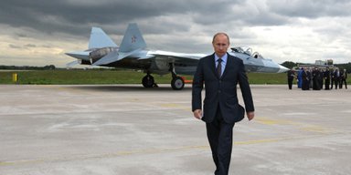 Откуда взялся Путин. К 15-летию избрания президента по прозвищу "Моль"