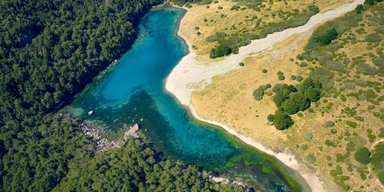 Названо місце, де на Землі захована найчистіша вода у світі: якого вона кольору (фото)