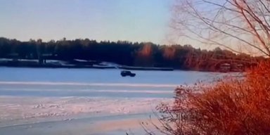 Катались по Киевскому морю и провалились под лед: в салоне было два человека (видео)
