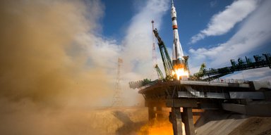 В Госдуме РФ для наполнения бюджета предложили размещать рекламу на ракетах "Роскосмоса"