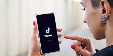 ТикТок-промывка мозгов: как соцсети думают за людей и вкладывают им в голову нужные мысли