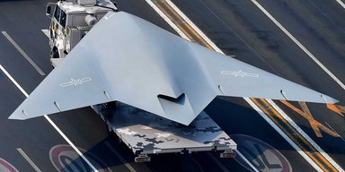 Китай готується запускати дрони-невидимки GJ-11 із кораблів-амфібій: навіщо це потрібно (відео)