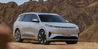 Ціна $30 000 і запас ходу 635 км: у Китаї показали доступний сімейний електромобіль (фото)