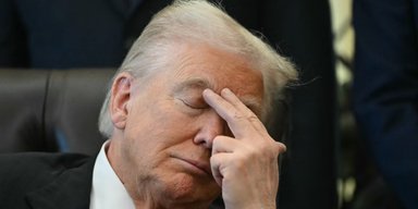 "Кивающий отец" в Белом доме: Трамп задремал во время официального мероприятия (фото)