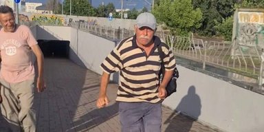 Не оценила комплимент: в Киеве задержали украинофоба, напавшего на жену военного (фото)