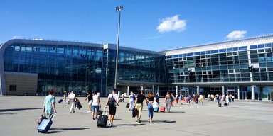 В Україні можуть відновити роботу аеропортів: чи безпечно літати з Борисполя та Львова