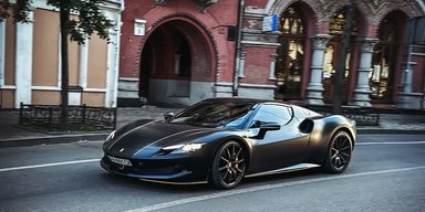 В Киеве заметили сверхмощный 830-сильный суперкар Ferrari за $340 000 (фото)