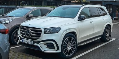 В Україні з'явився новий флагманський кросовер Mercedes (фото)