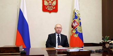 "Еще не труп, но очень устал": в росСМИ раскрыли состояние Путина перед выборами