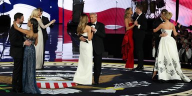 Инаугурационный бал Трампа: в чем пришли дочери, невестка и внучка президента США (фото)
