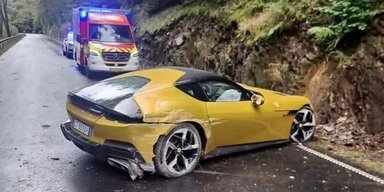Новітній суперкар Ferrari за 400 000 євро розбили під час журналістського тесту (фото)