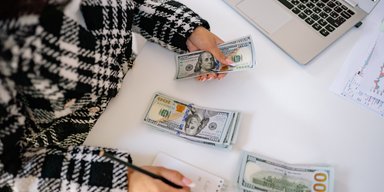 Долари в ціні: чому попит на валюту б'є рекорди і яким буде курс в 2025 році