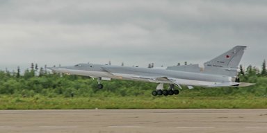 РФ стянула на "Оленью" десятки бомбардировщиков: Defence Express объяснили, что это значит
