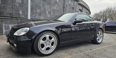 Капсула часу з 90-х: в Україні виявили унікальний спорткар Mercedes Brabus (фото)