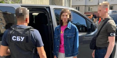 Переправляла мужчин через границу: экс-сотруднице Волынской ОГА вручено подозрение (фото)