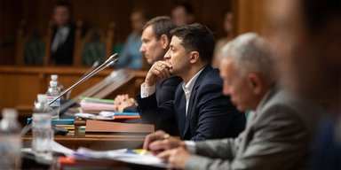 Зеленский выложил кадры на стол. Президент требует увольнения генпрокурора и назначения главы МИДа