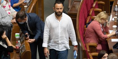 Виїхав за кордон "супроводжувати батька на лікування": Дубінському повідомили про підозру
