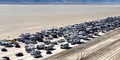 Дорога открыта: участники фестиваля Burning Man смогли выбраться из ловушки (видео)