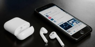 "Не хочу носить их снова": женщина отследила потерянные наушники к телефону (фото)
