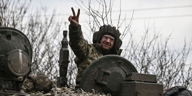 От 30 до 100 тысяч гривен: в Минобороны рассказали, кто из военных может получить новые доплаты