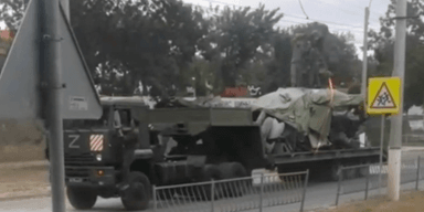 В оккупированной Керчи заметили перевозку поврежденного вертолета Ка-52 (видео)