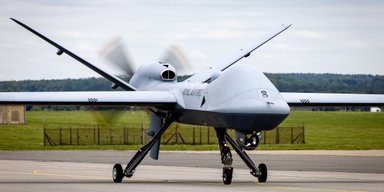 Несет бомбы и ракеты: ВВС Британии получили БПЛА с дальностью более 9000 км (фото)
