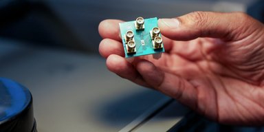 Первый в истории "микроволновый мозг" создали в США: в разы быстрее обычных процессоров