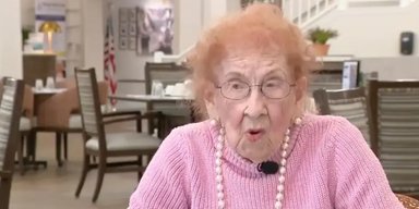 106-летняя женщина пожаловалась, что ее возраст не распознают в аэропортах (фото)