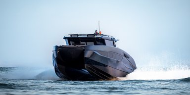 Бар, спальные места и 1450 сил: представлен самый большой и дорогой Brabus (фото)