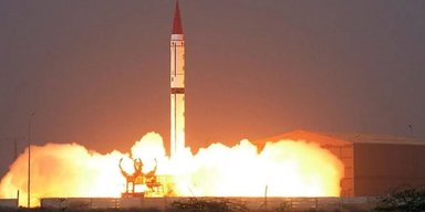 Ядерный зонтик Исламабада: в Пакистане испытали баллистическую ракету Ababeel (видео)