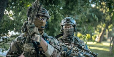 Відчув сильний удар: весільна обручка під час бою врятувала життя спецпризначенцю ССО (фото)