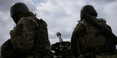 "Іноді це дуже страшні картини": у Покровську лінія боєзіткнення проходить по колії (відео)
