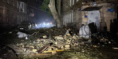 Атака по Одесі: росіяни зруйнували будівлю станції швидкої допомоги і житловий будинок (фото)