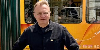 Андрія Садового облили невідомою рідиною в центрі Львова: перші деталі