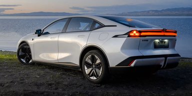 Недорогий електромобіль Mazda уперше помітили на дорогах (фото)