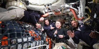 "Хьюстон, у нас проблемы": астронавты миссии "Артемида-2" рассказали о тревожном сообщении с Земли