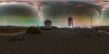 Потрясающая фотография: Млечный Путь сияет над обсерваторией в Андах (фото)
