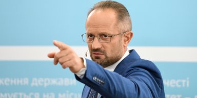 Безсмертный лишился минской прописки. Как Зеленский в переговорах с РФ приближается к реальности