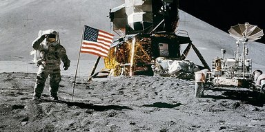 Скандал з астронавтами NASA: вони продавали контрабанду, яку взяли на Місяць (фото)