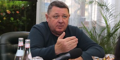 Мер Лозової написав заяву про звільнення: він каже, що не здатен допомогти народу