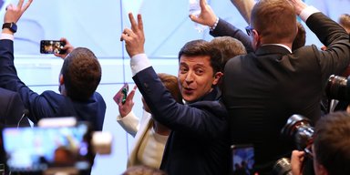 День победы Зеленского. Главные последствия решения КСУ о роспуске парламента