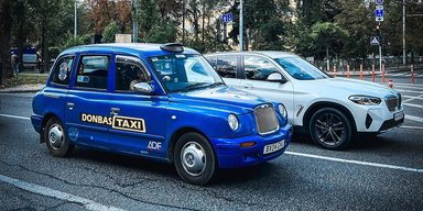У Києві помітили лондонське таксі з незвичайним тюнінгом (фото)