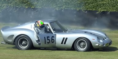 Легендарний Ferrari за $70 мільйонів загорівся на автошоу (відео)
