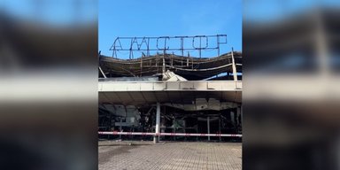Дрон РФ знищив ТЦ "Амстор" у Запоріжжі: від торговельного центру залишилося згарище (відео)