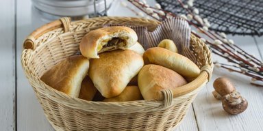 Весь секрет в ароматной начинке: рецепт вкусных пирожков с грибами